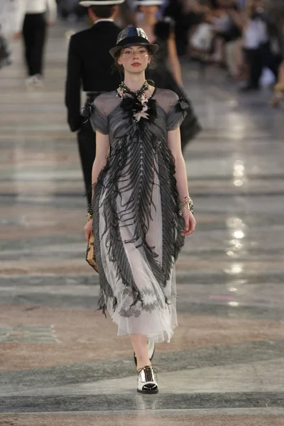 Look 8